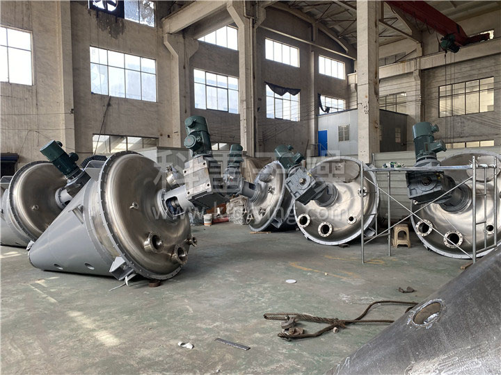 锥形螺带真空干燥机客户现场