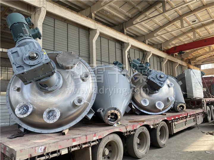 锥形螺带真空干燥机客户现场