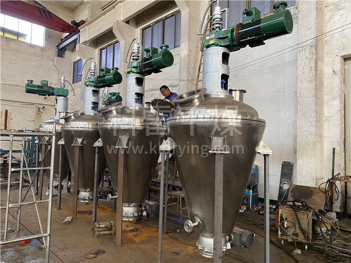 锥形螺带真空干燥机客户现场